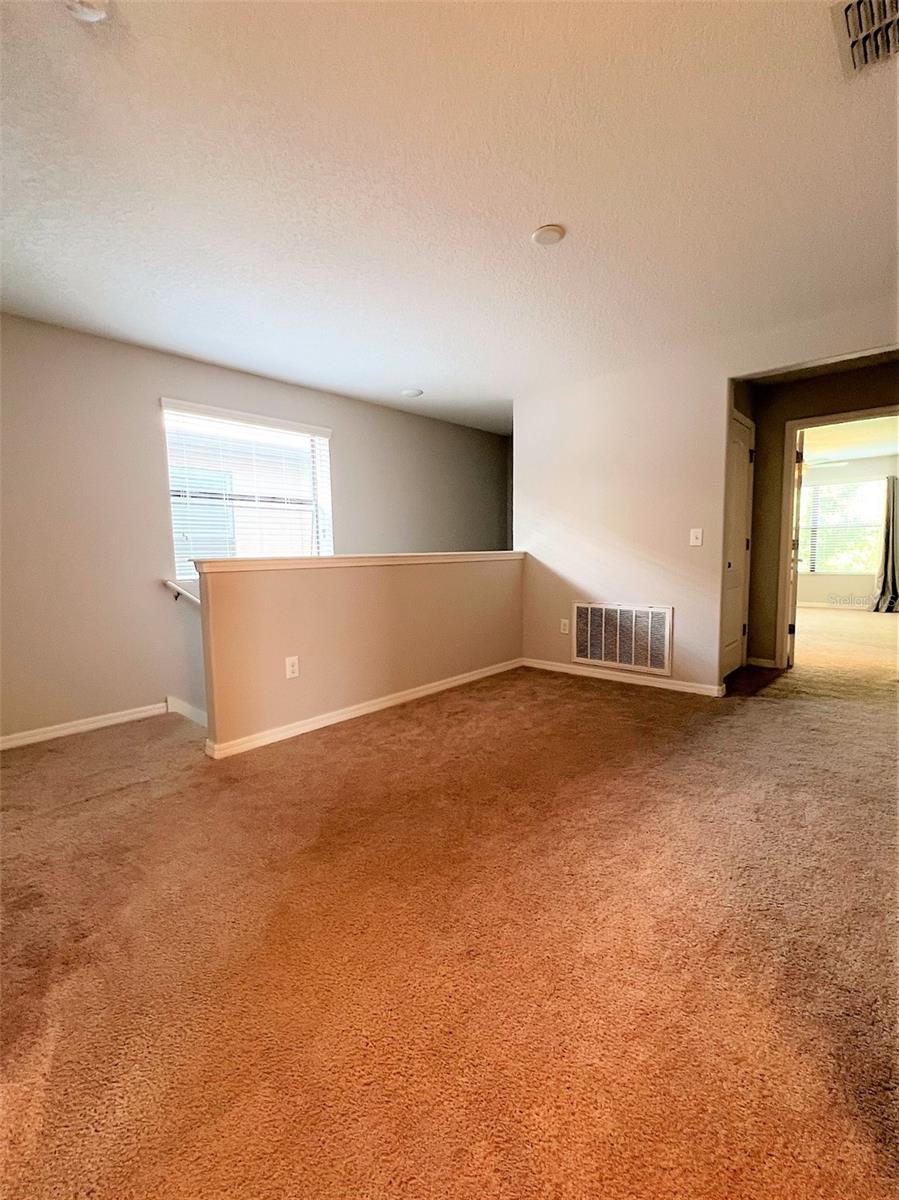 Listing photo id 10 for 1221 Ballard Green Place