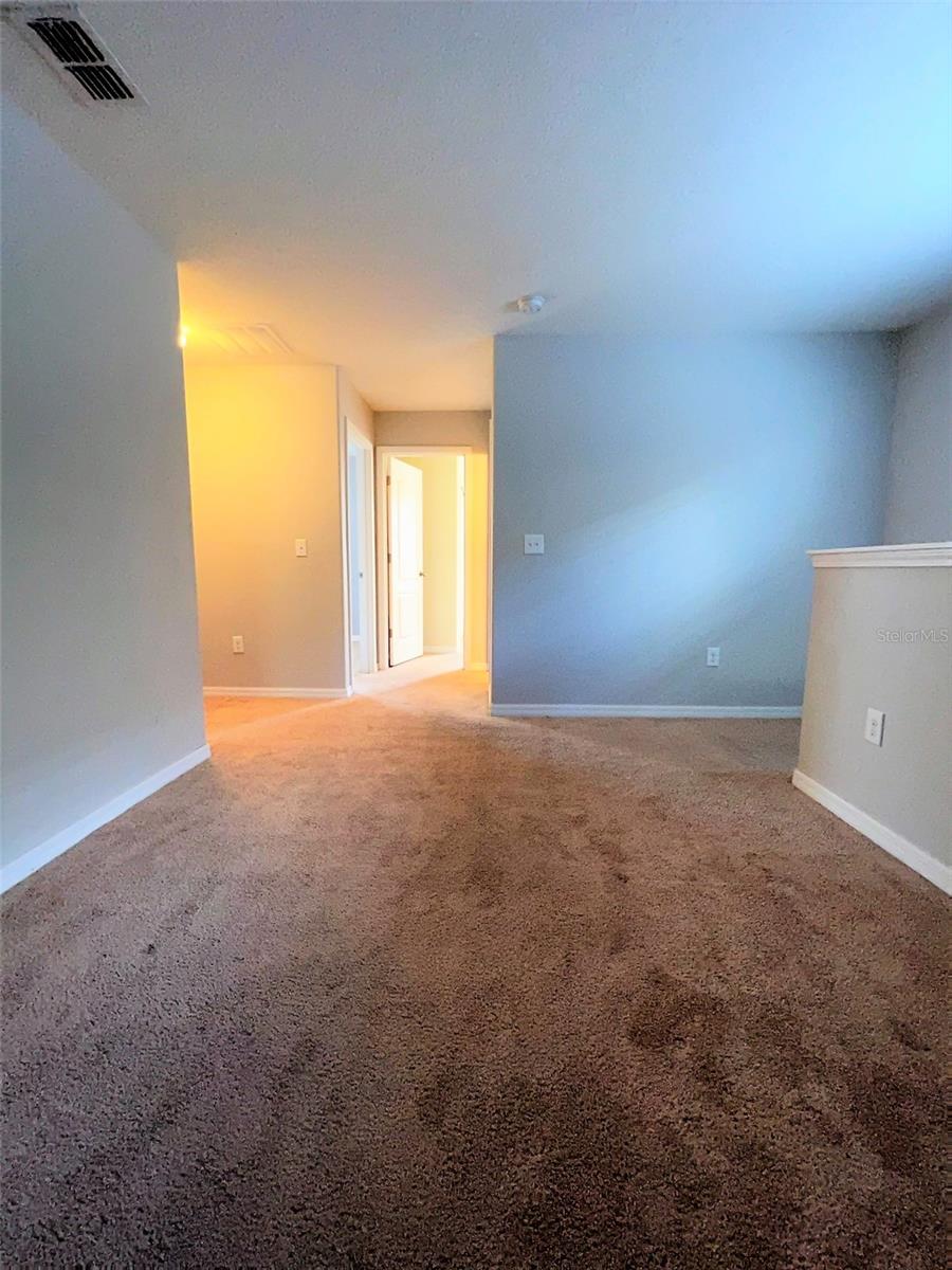 Listing photo id 11 for 1221 Ballard Green Place