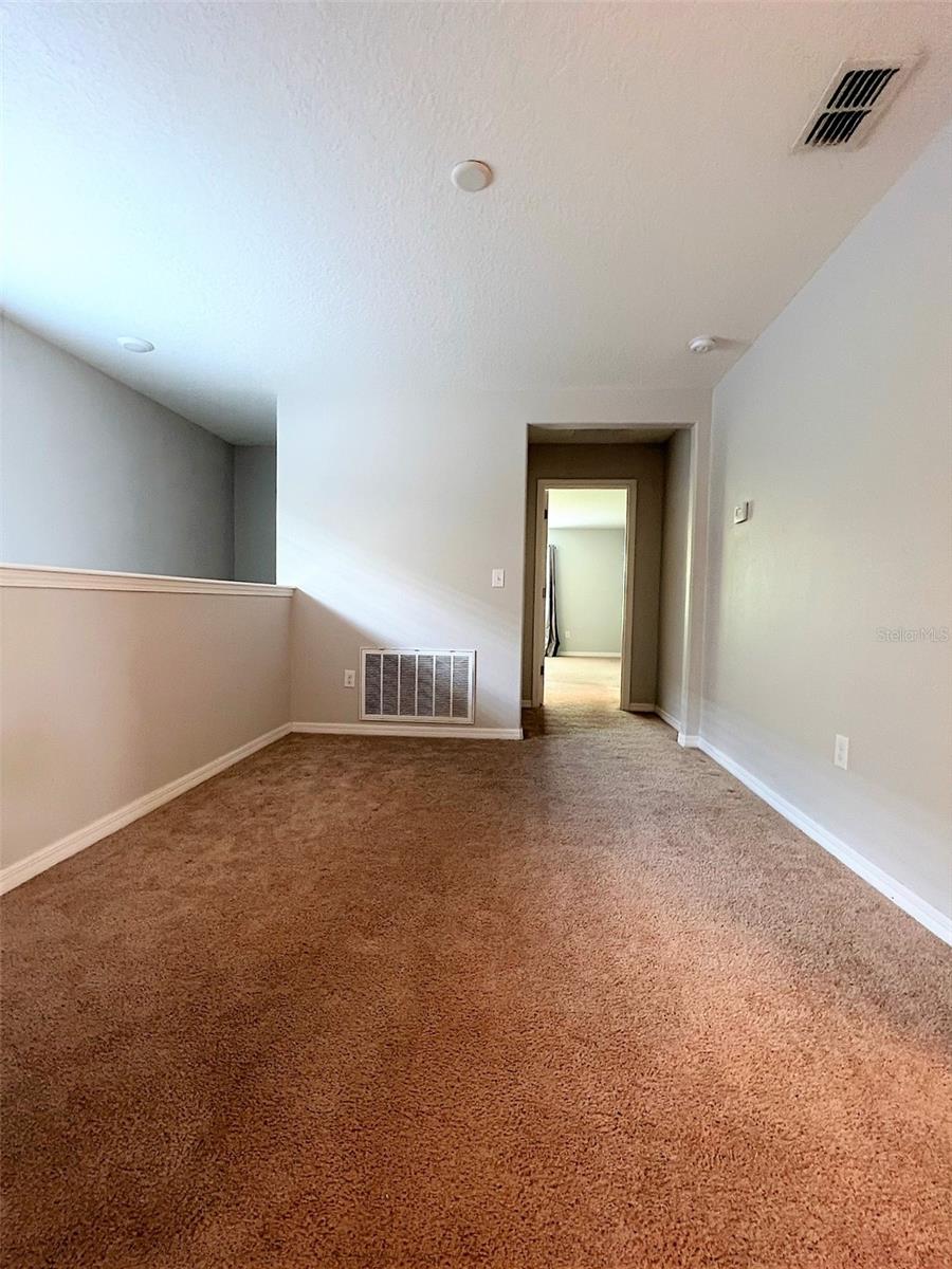Listing photo id 12 for 1221 Ballard Green Place