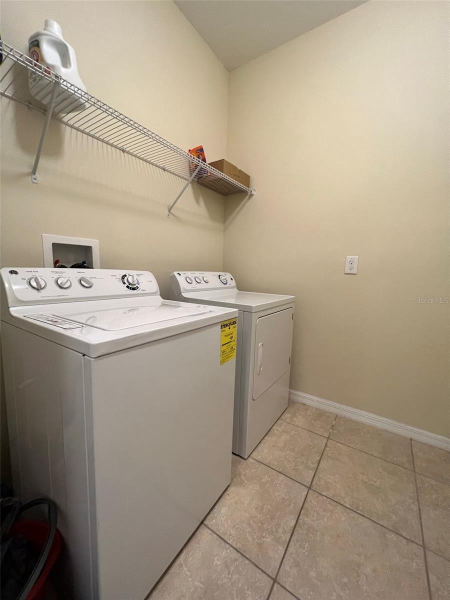 Listing photo id 13 for 1221 Ballard Green Place
