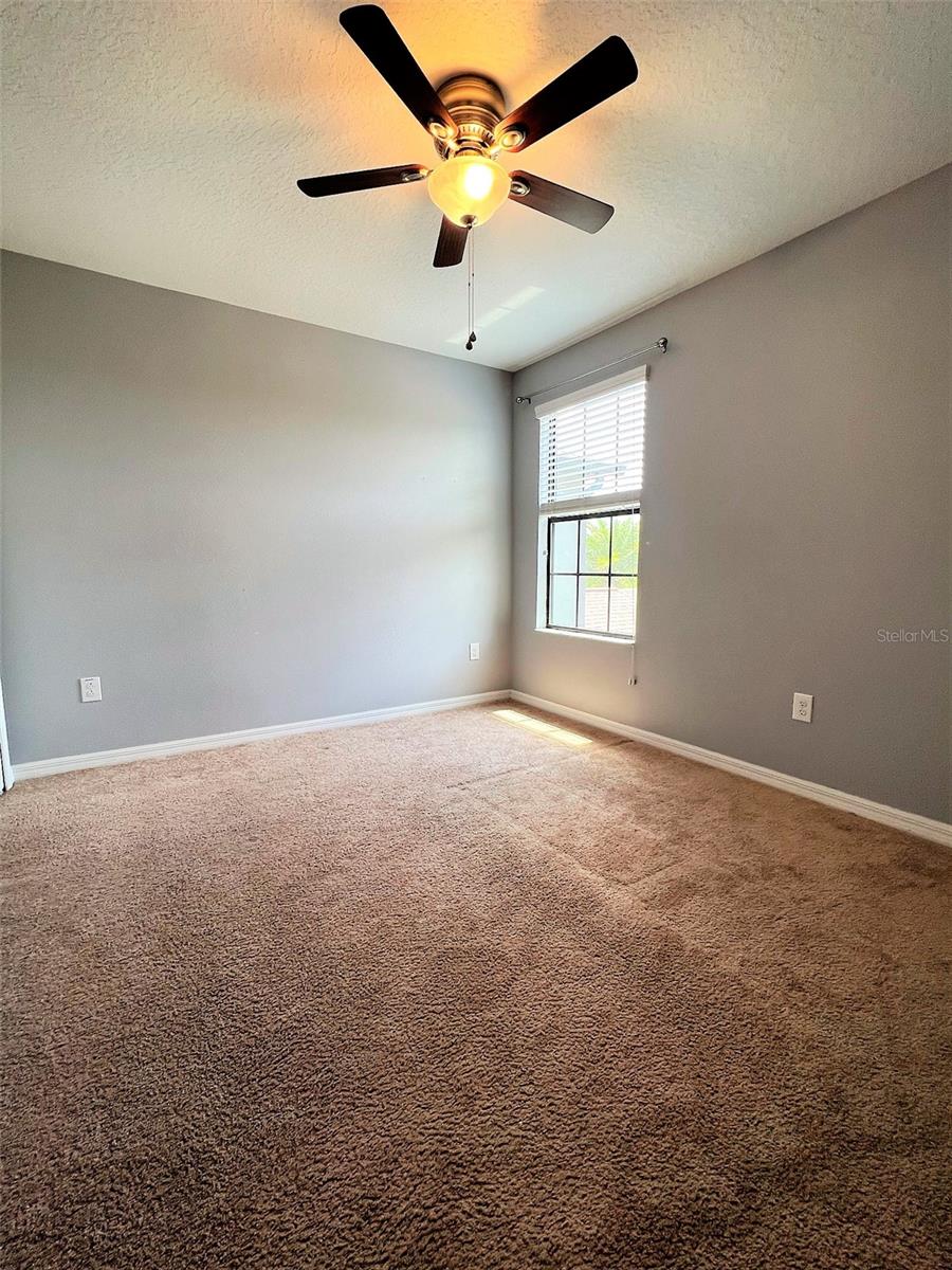 Listing photo id 14 for 1221 Ballard Green Place