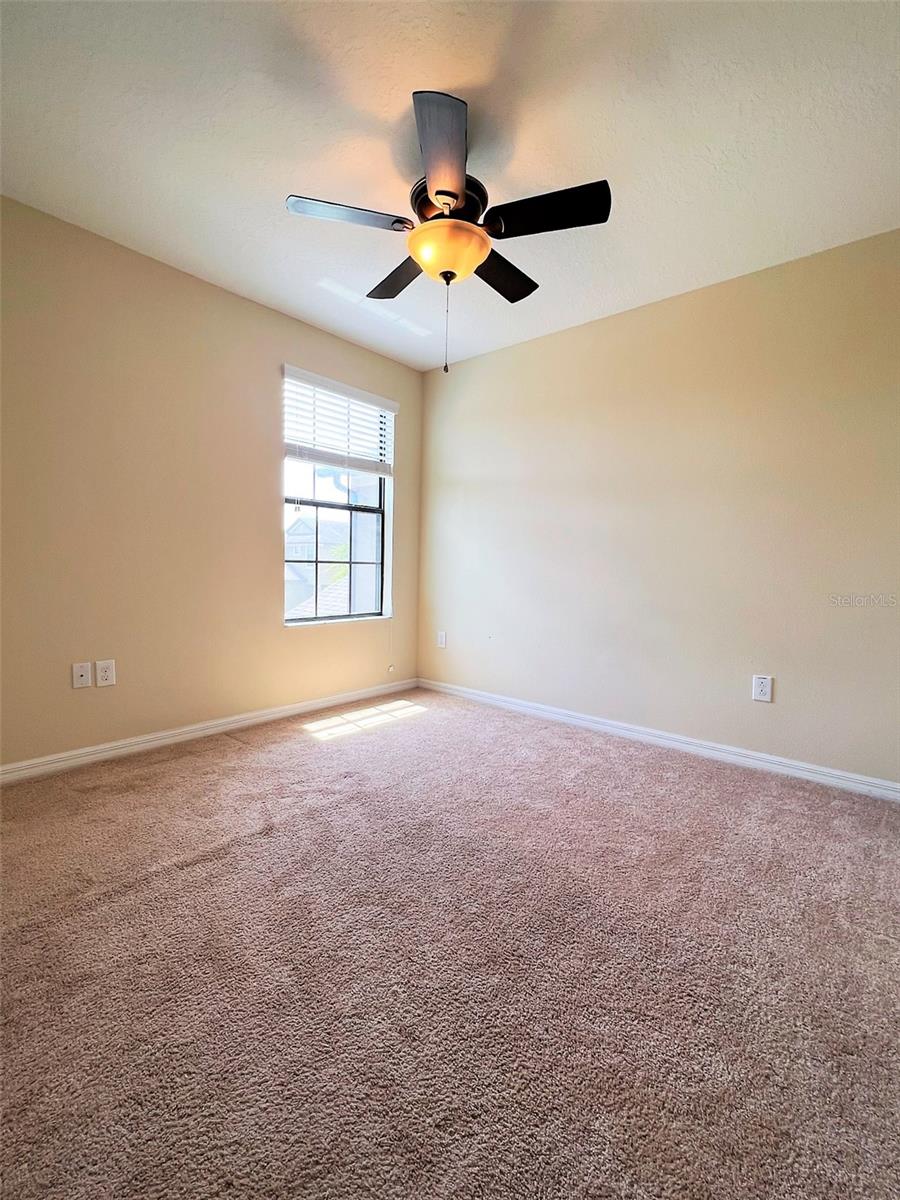 Listing photo id 15 for 1221 Ballard Green Place