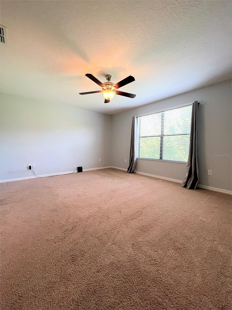Listing photo id 18 for 1221 Ballard Green Place
