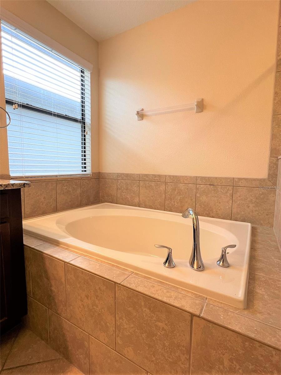 Listing photo id 24 for 1221 Ballard Green Place