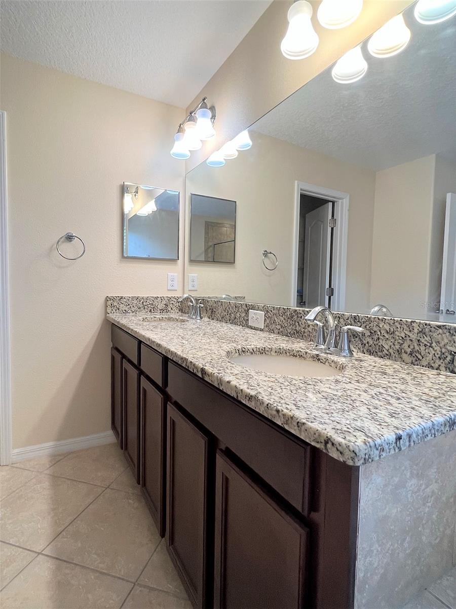 Listing photo id 25 for 1221 Ballard Green Place