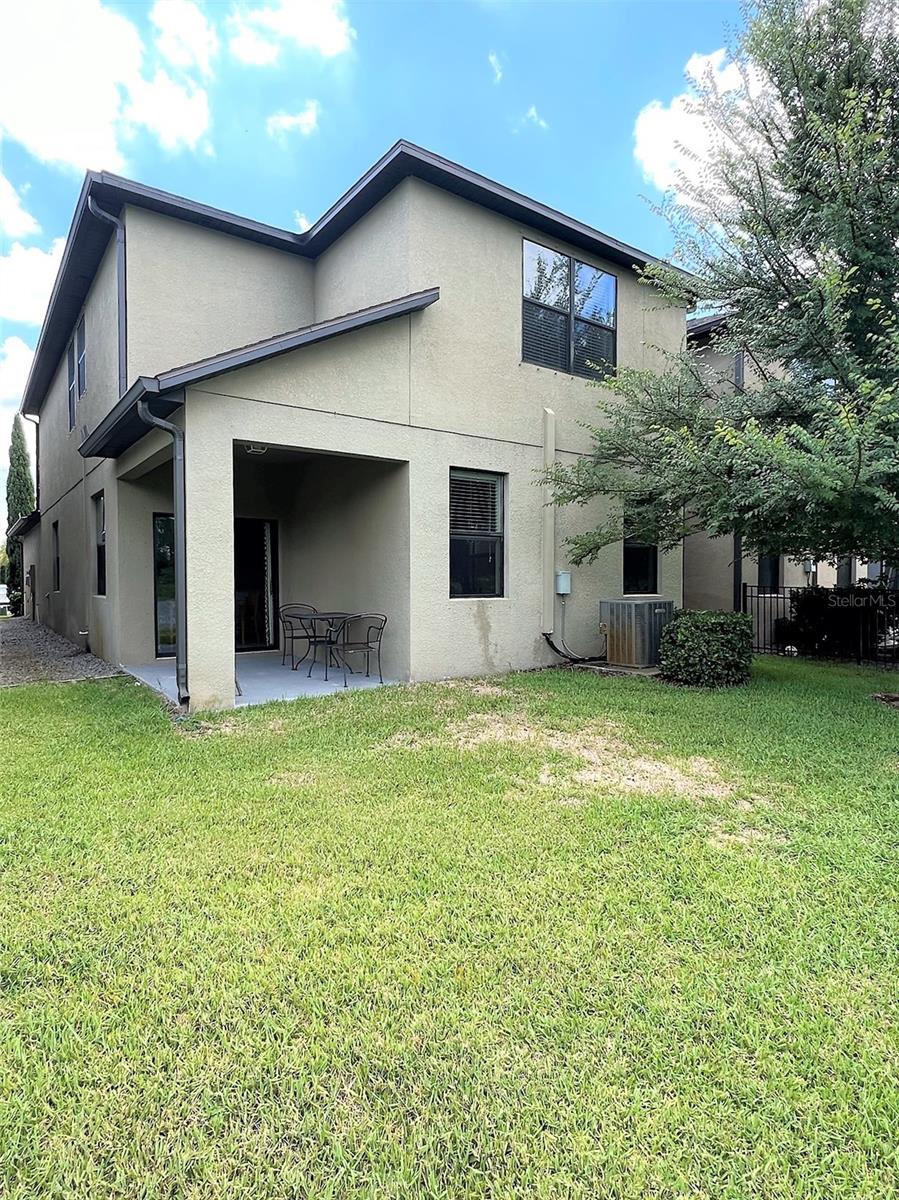 Listing photo id 28 for 1221 Ballard Green Place