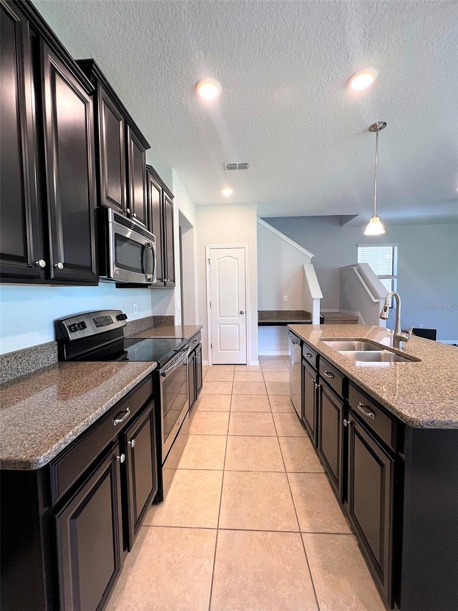 Listing photo id 2 for 1221 Ballard Green Place