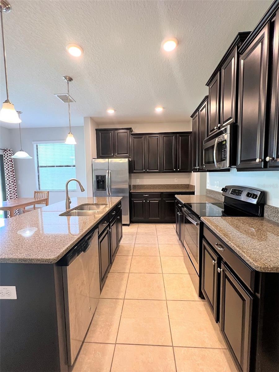 Listing photo id 3 for 1221 Ballard Green Place