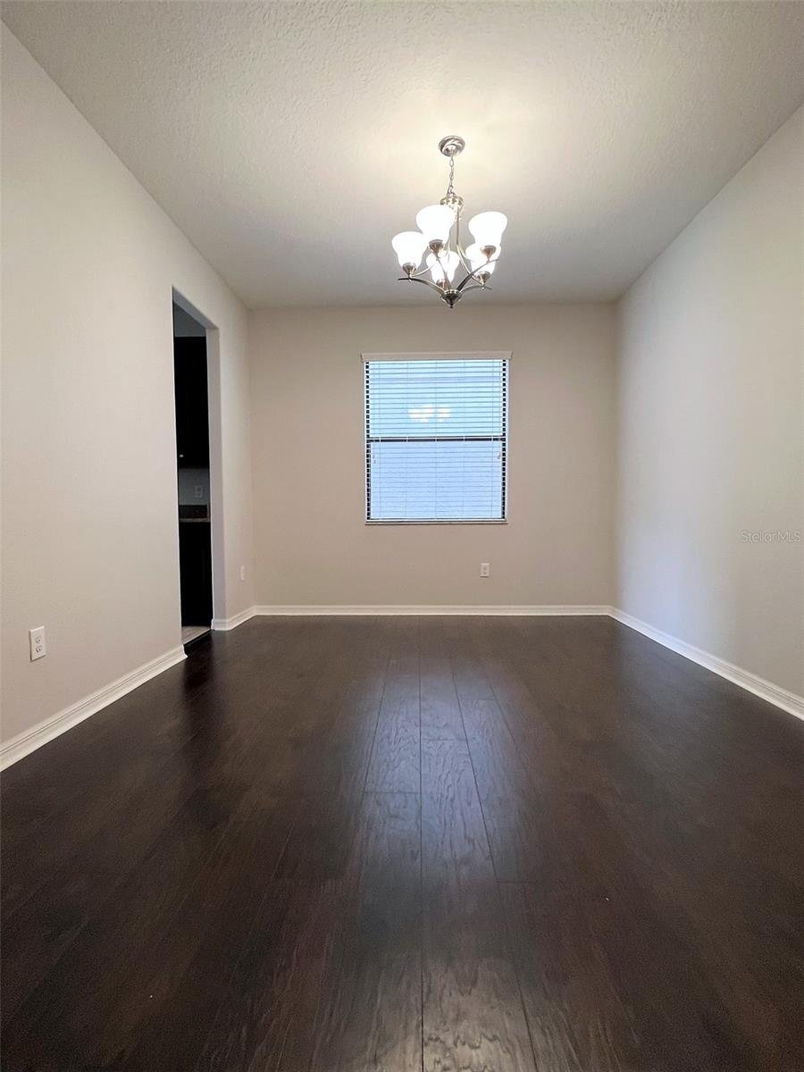 Listing photo id 5 for 1221 Ballard Green Place