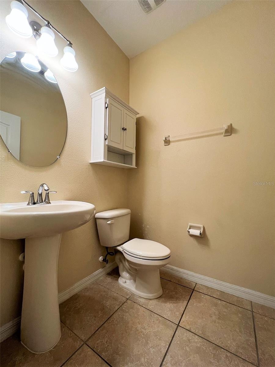 Listing photo id 6 for 1221 Ballard Green Place