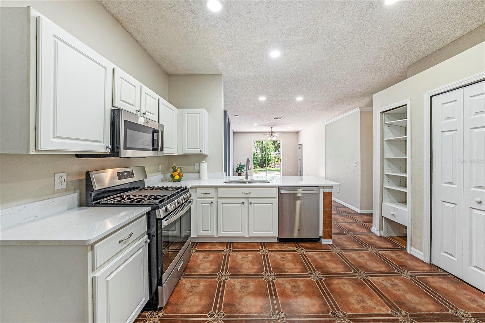 Image 19 of 34 For 12510 Sparkleberry Road