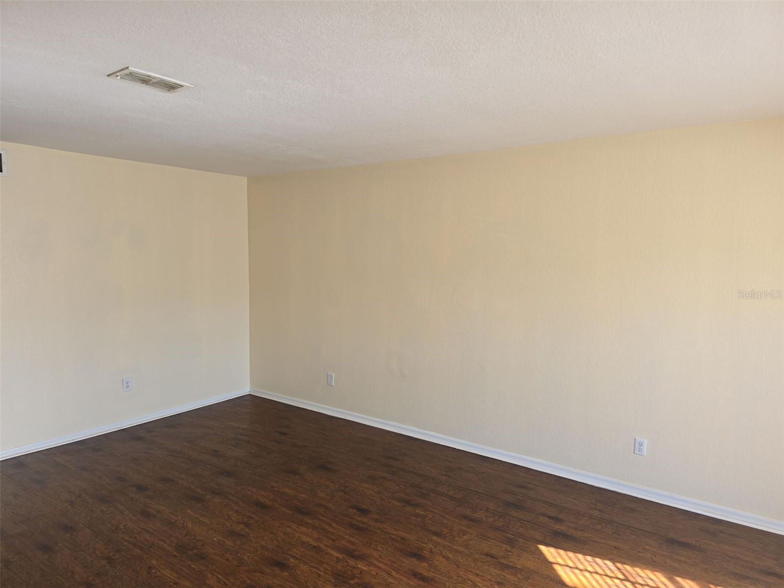 Image 3 of 16 For 13542 Embassy Park Court 29
