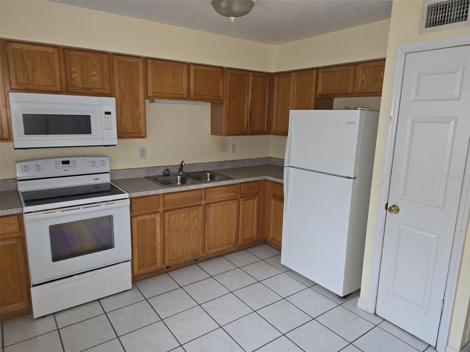 Image 5 of 16 For 13542 Embassy Park Court 29