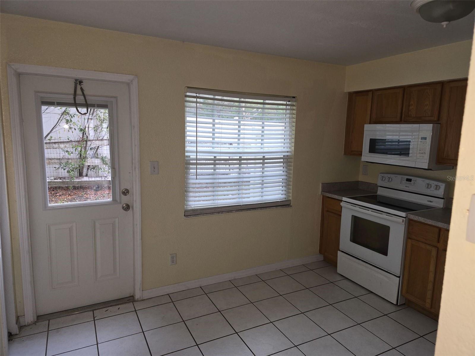 Image 6 of 16 For 13542 Embassy Park Court 29