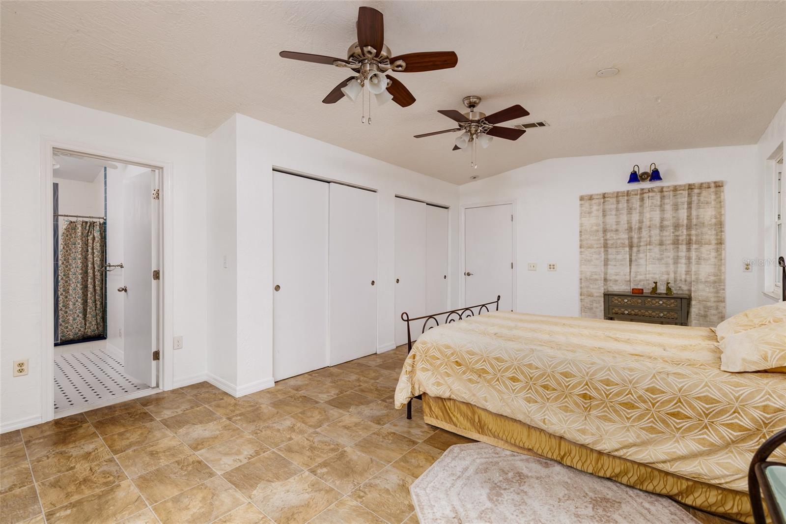 Image 10 of 43 For 3321 14th Street N