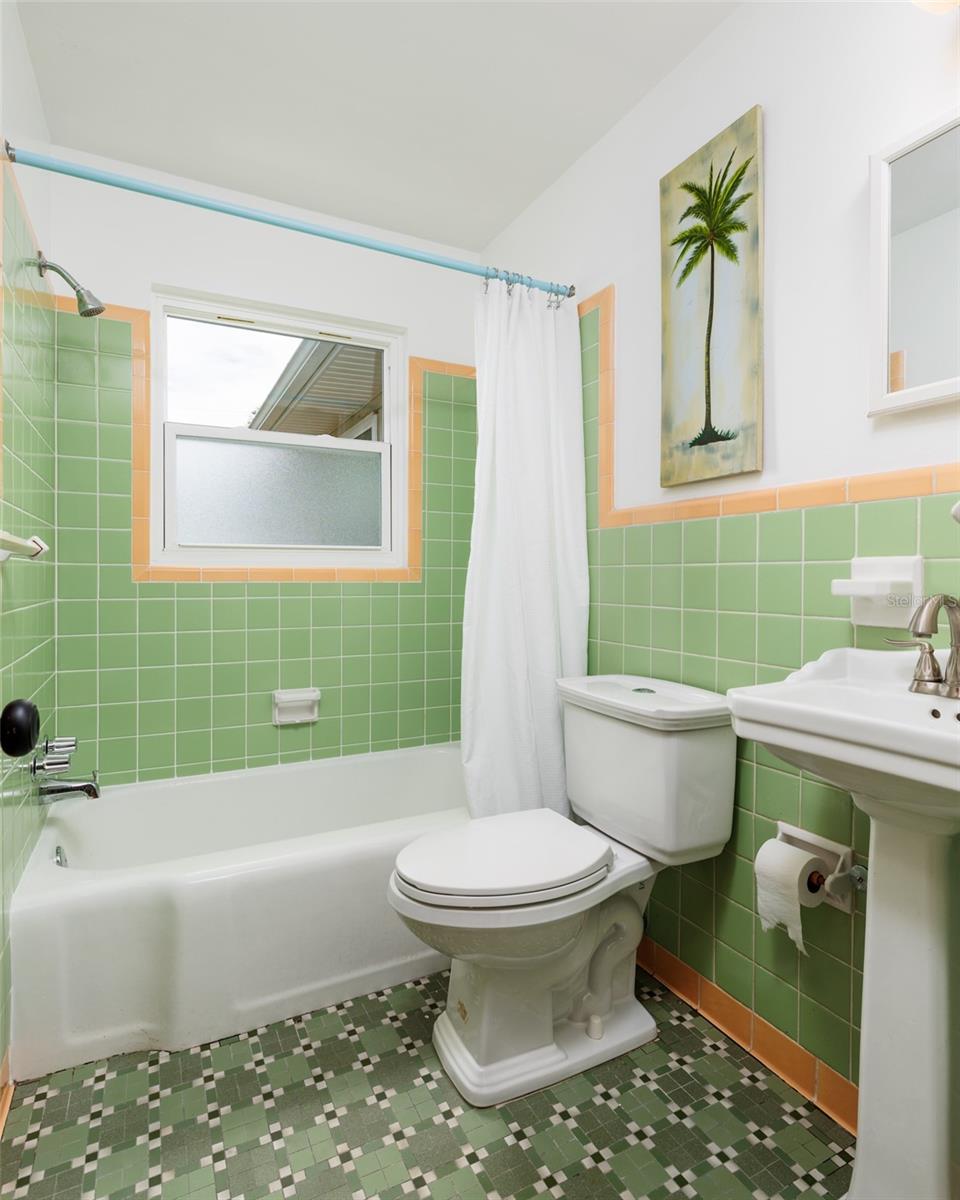 Image 20 of 43 For 3321 14th Street N