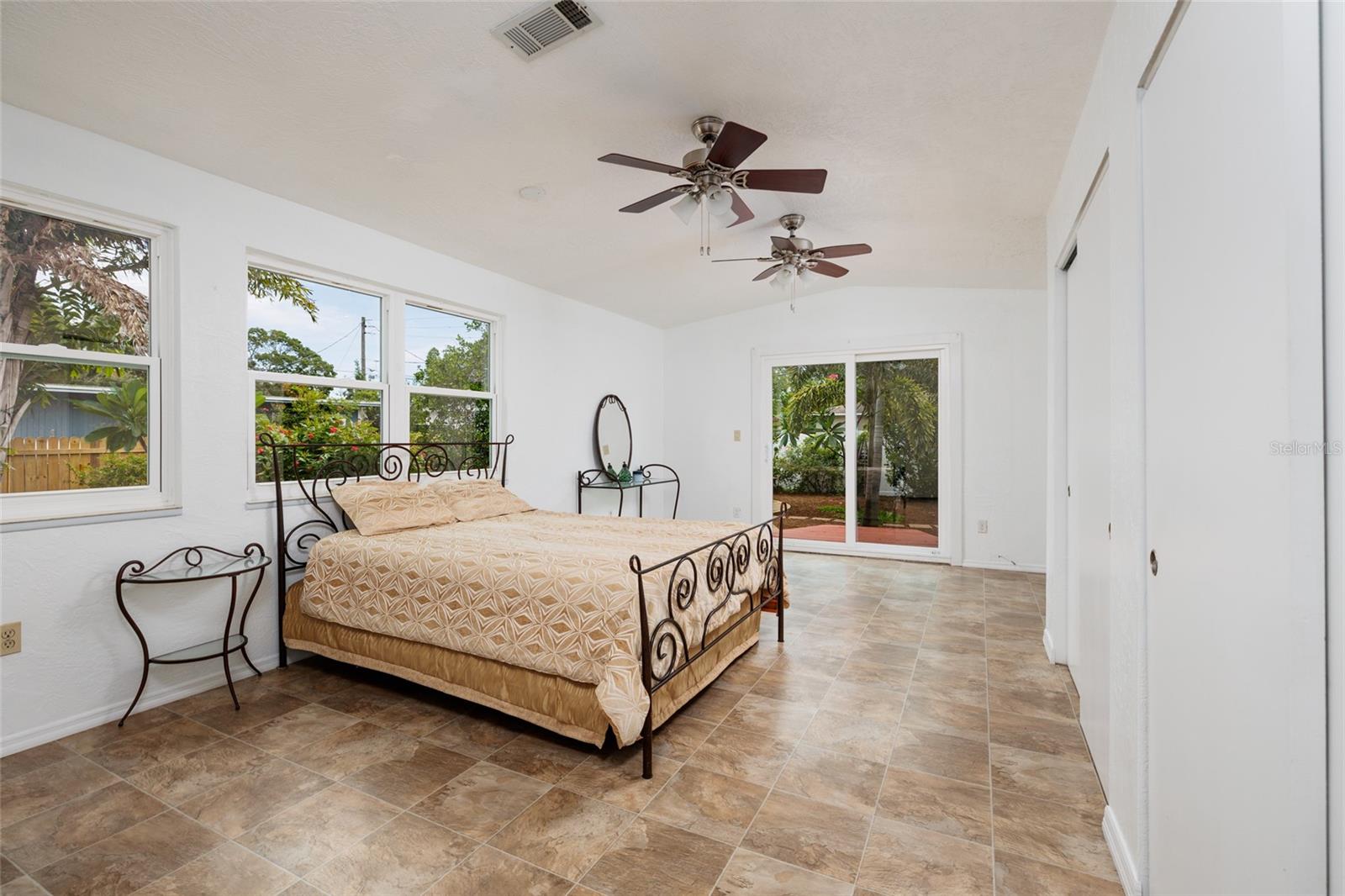 Image 4 of 43 For 3321 14th Street N
