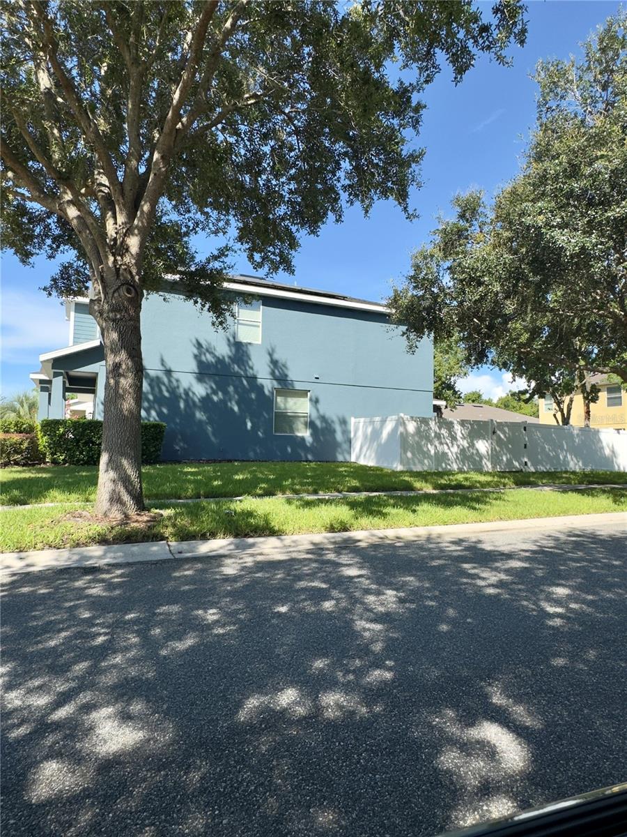 Listing photo id 69 for 2325 Via Bella Boulevard