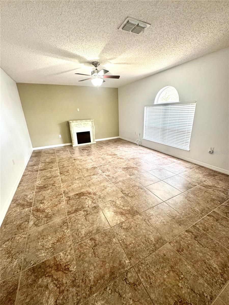 Listing photo id 11 for 3181 Deltona Boulevard
