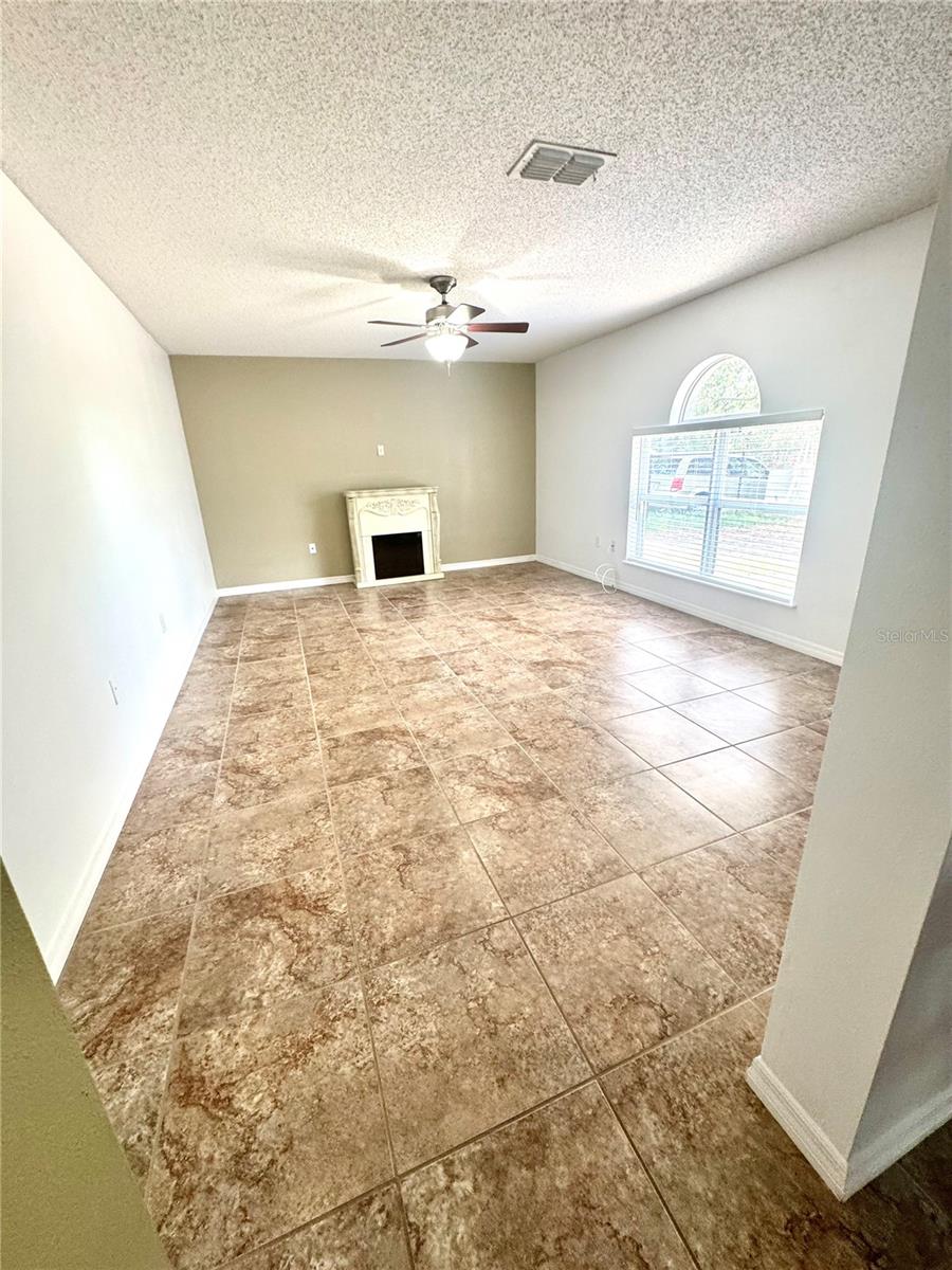 Listing photo id 12 for 3181 Deltona Boulevard