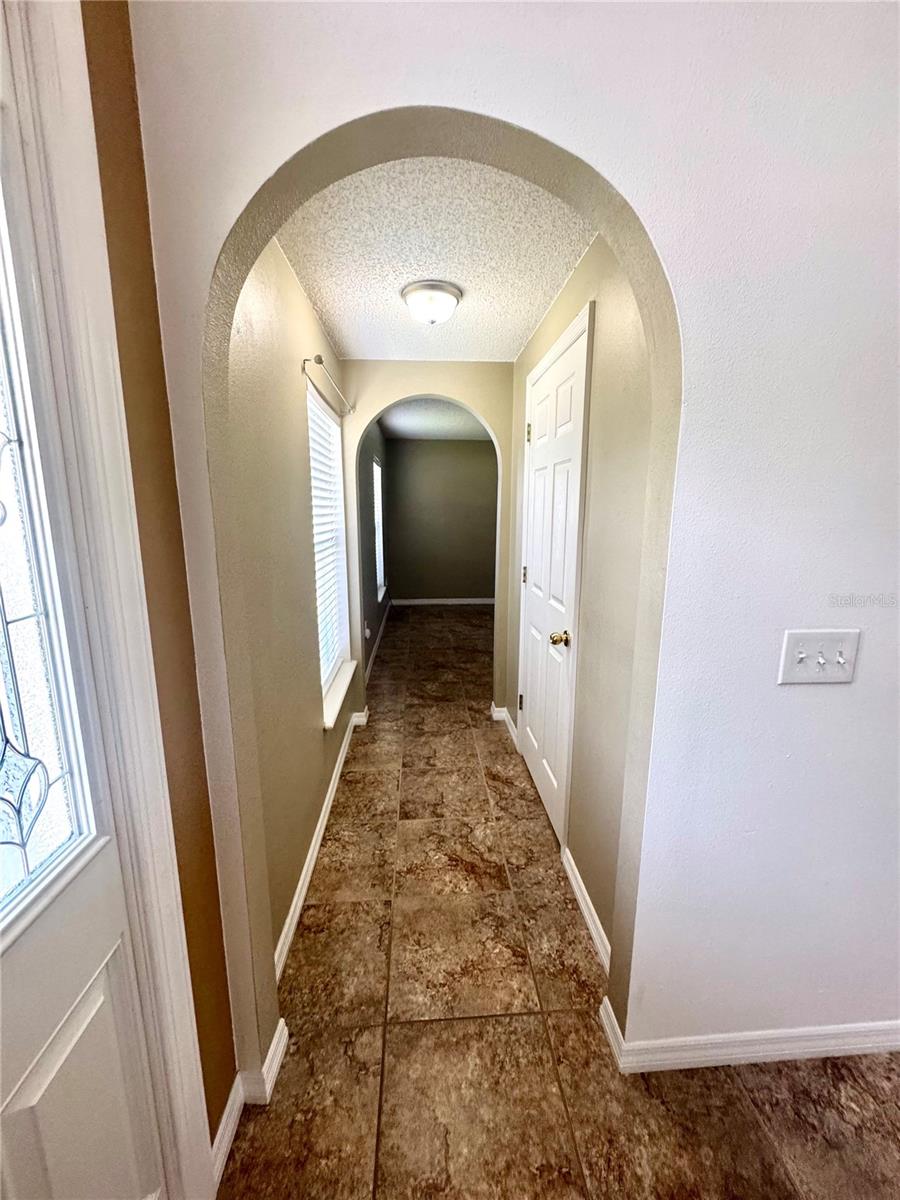 Listing photo id 13 for 3181 Deltona Boulevard