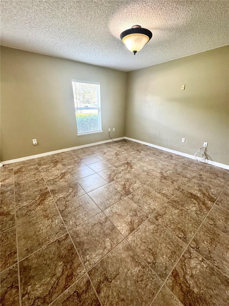Listing photo id 14 for 3181 Deltona Boulevard