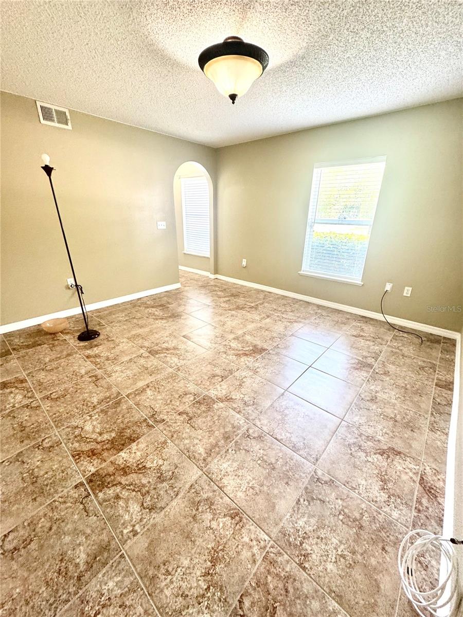 Listing photo id 16 for 3181 Deltona Boulevard