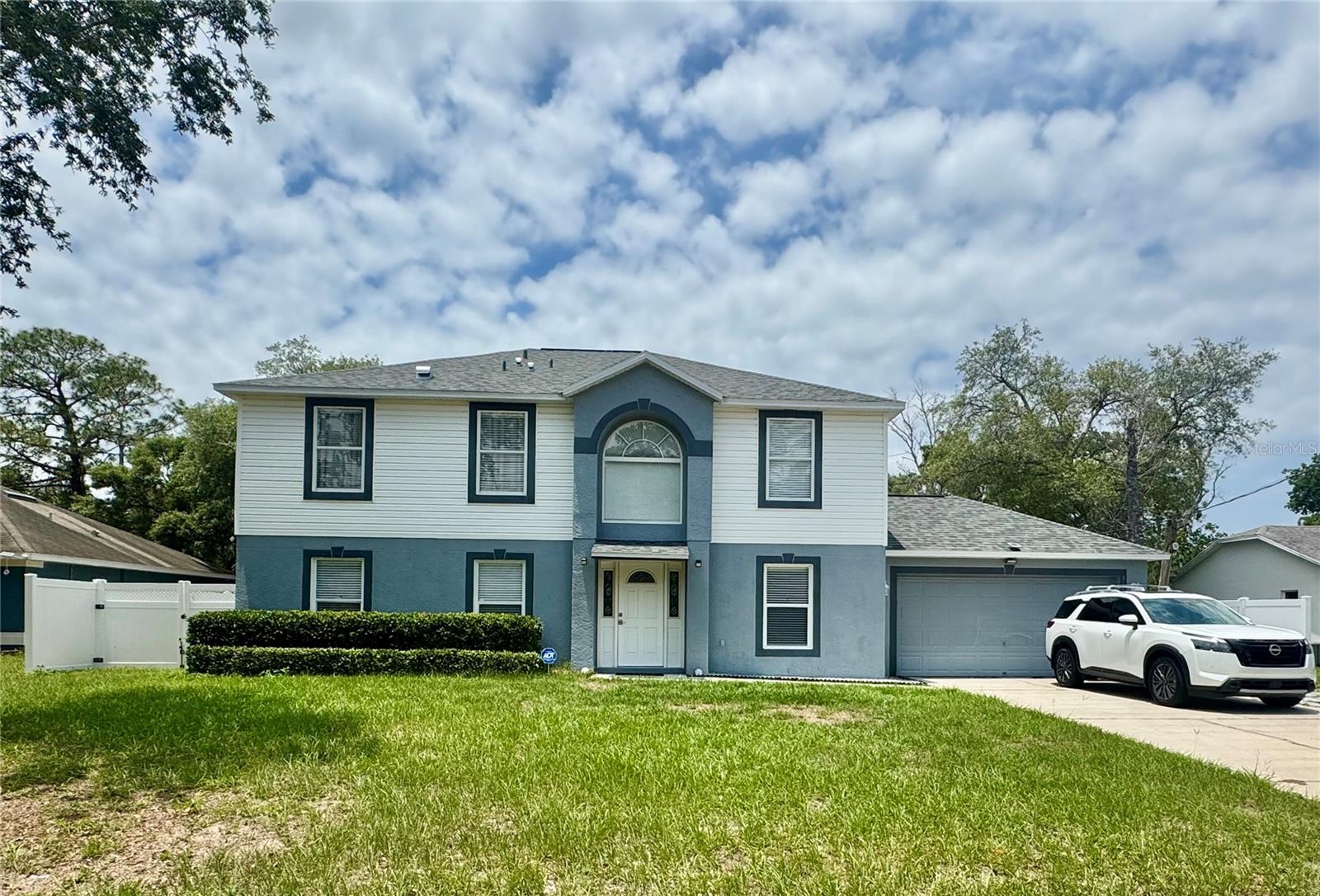Listing photo id 0 for 3181 Deltona Boulevard