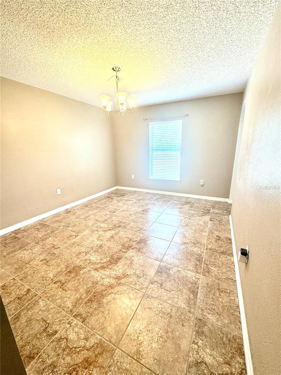 Listing photo id 18 for 3181 Deltona Boulevard