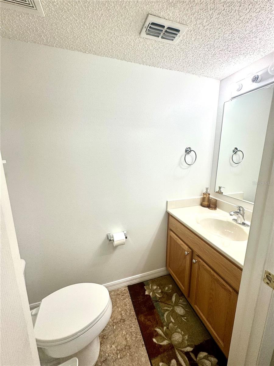 Listing photo id 20 for 3181 Deltona Boulevard