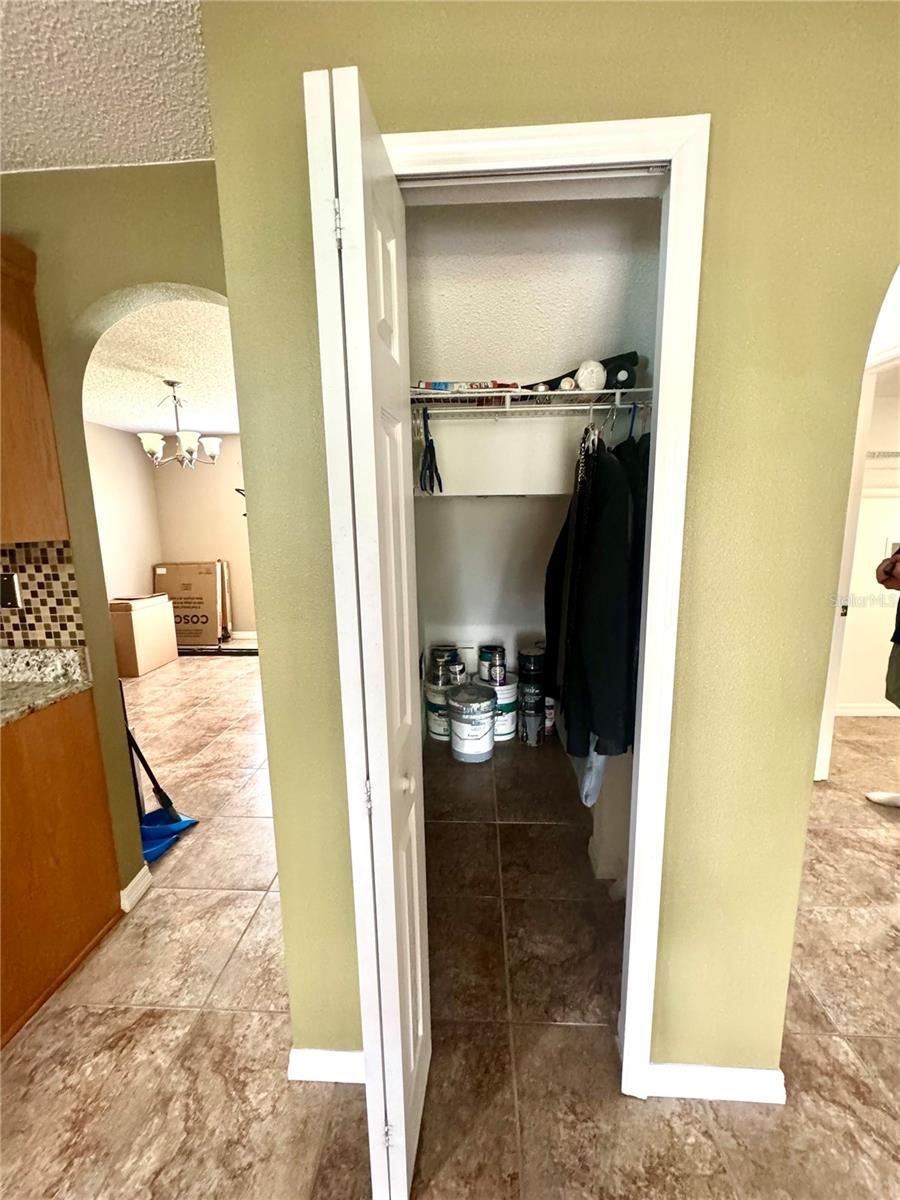 Listing photo id 21 for 3181 Deltona Boulevard
