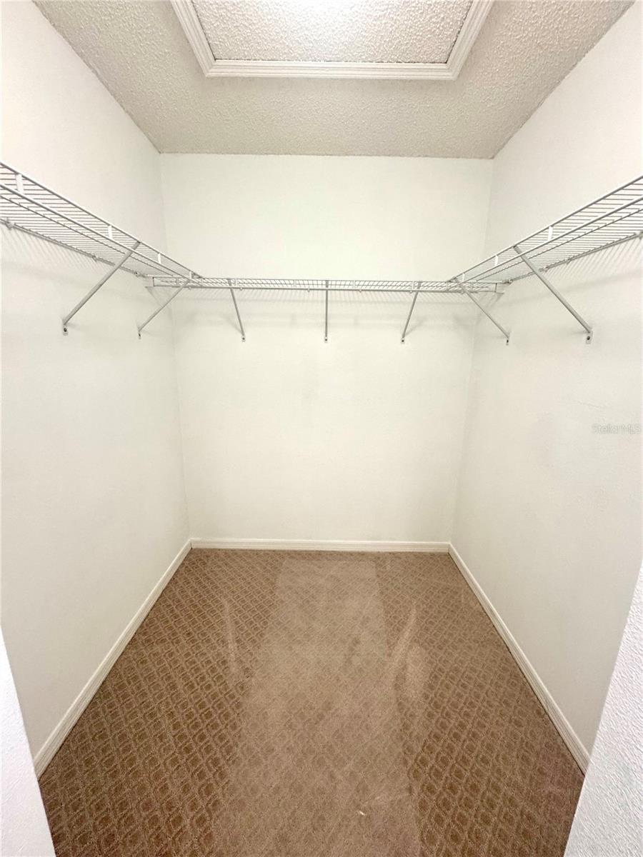Listing photo id 25 for 3181 Deltona Boulevard