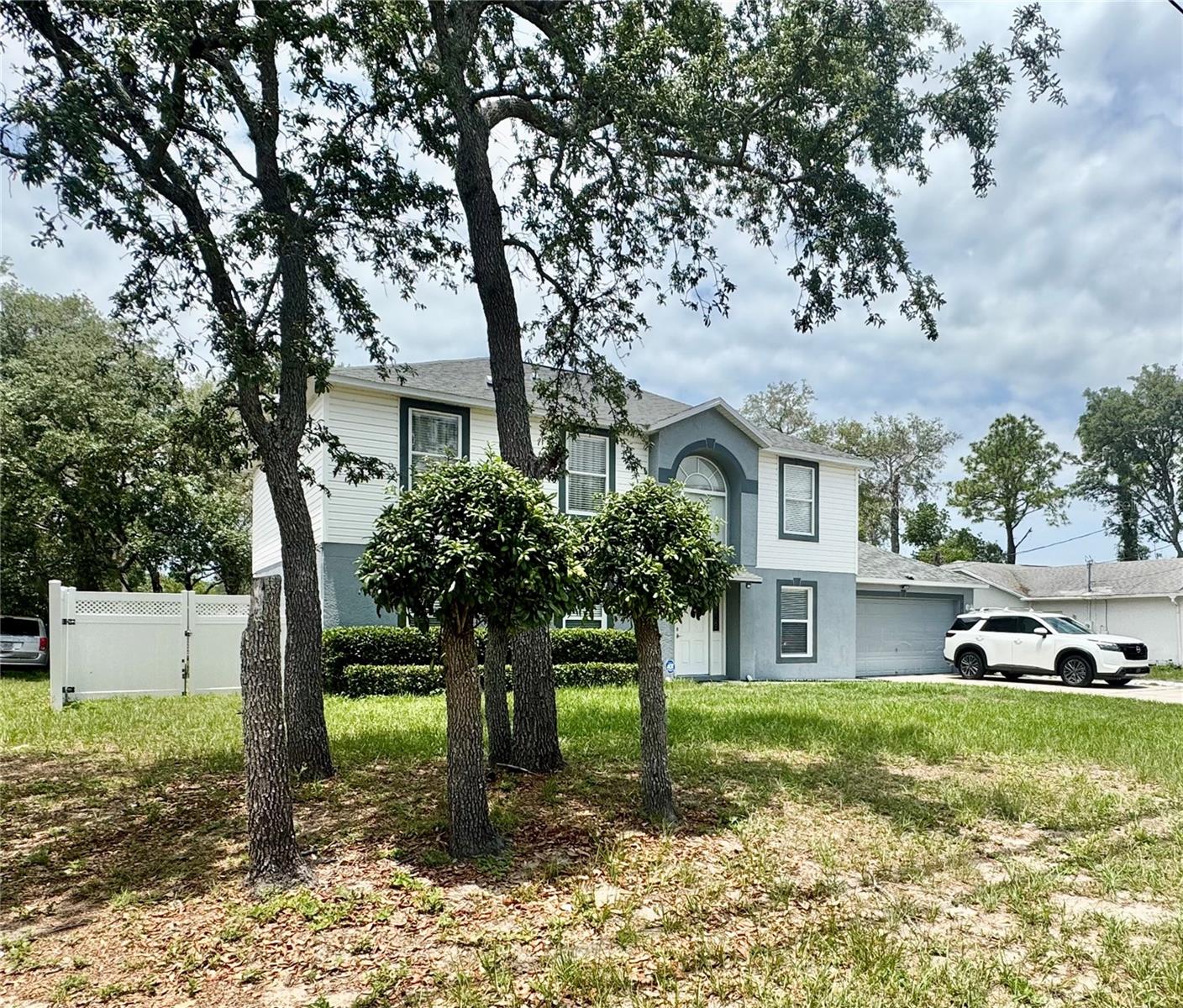 Listing photo id 1 for 3181 Deltona Boulevard