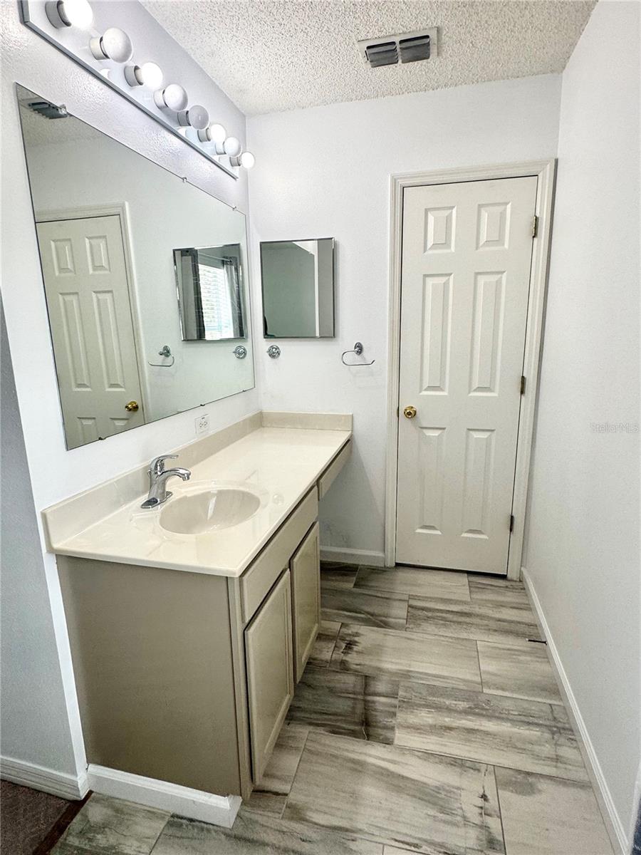 Listing photo id 28 for 3181 Deltona Boulevard