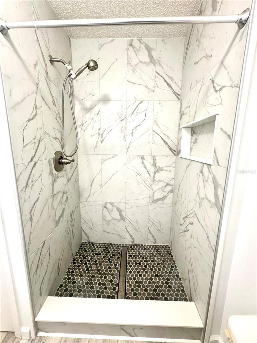 Listing photo id 30 for 3181 Deltona Boulevard