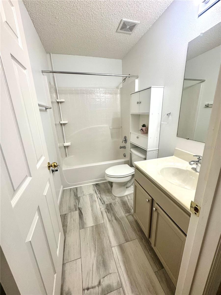 Listing photo id 33 for 3181 Deltona Boulevard