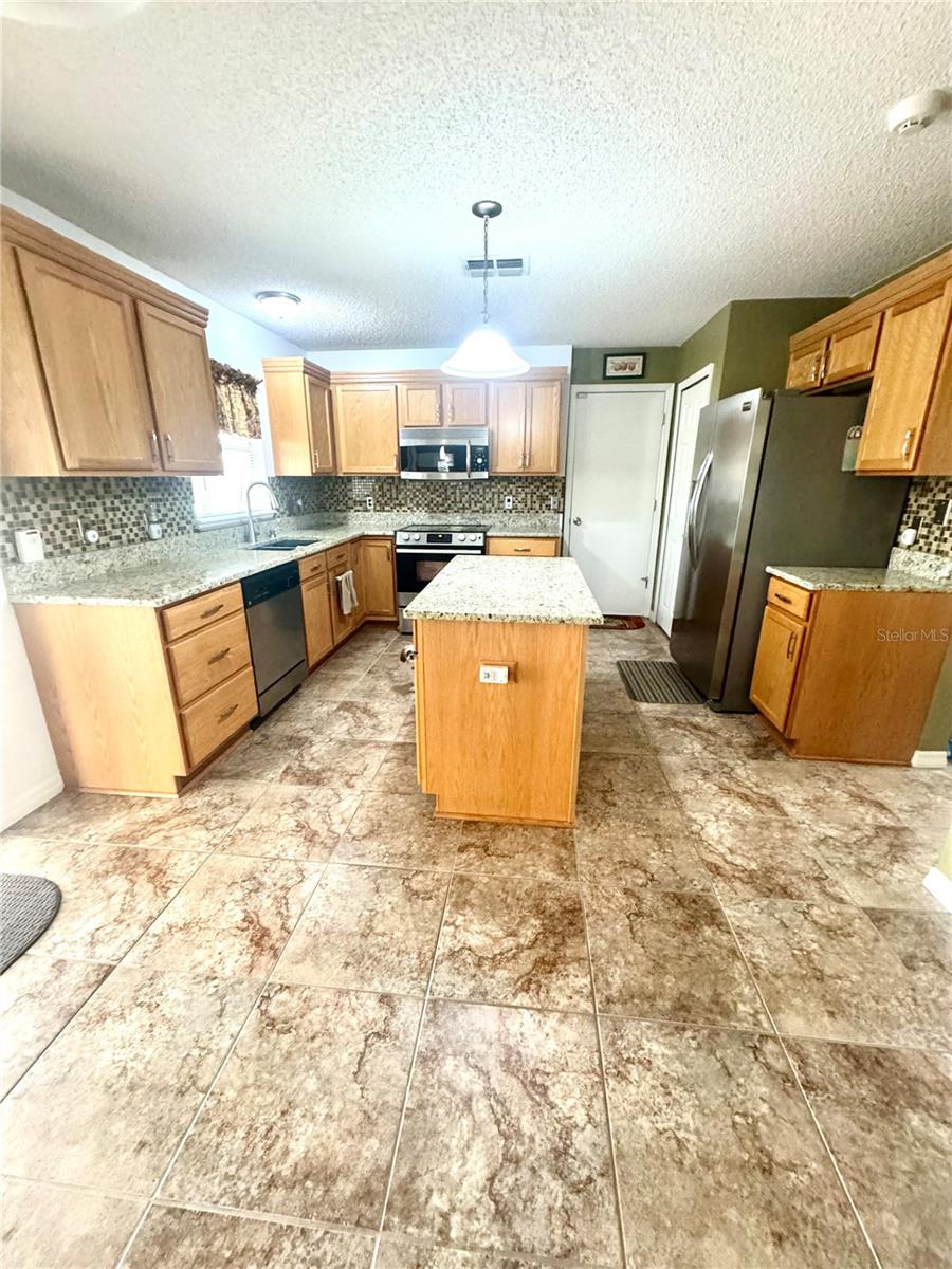 Listing photo id 2 for 3181 Deltona Boulevard