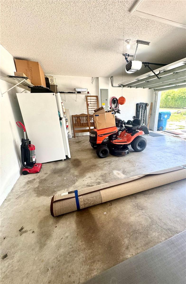Listing photo id 43 for 3181 Deltona Boulevard