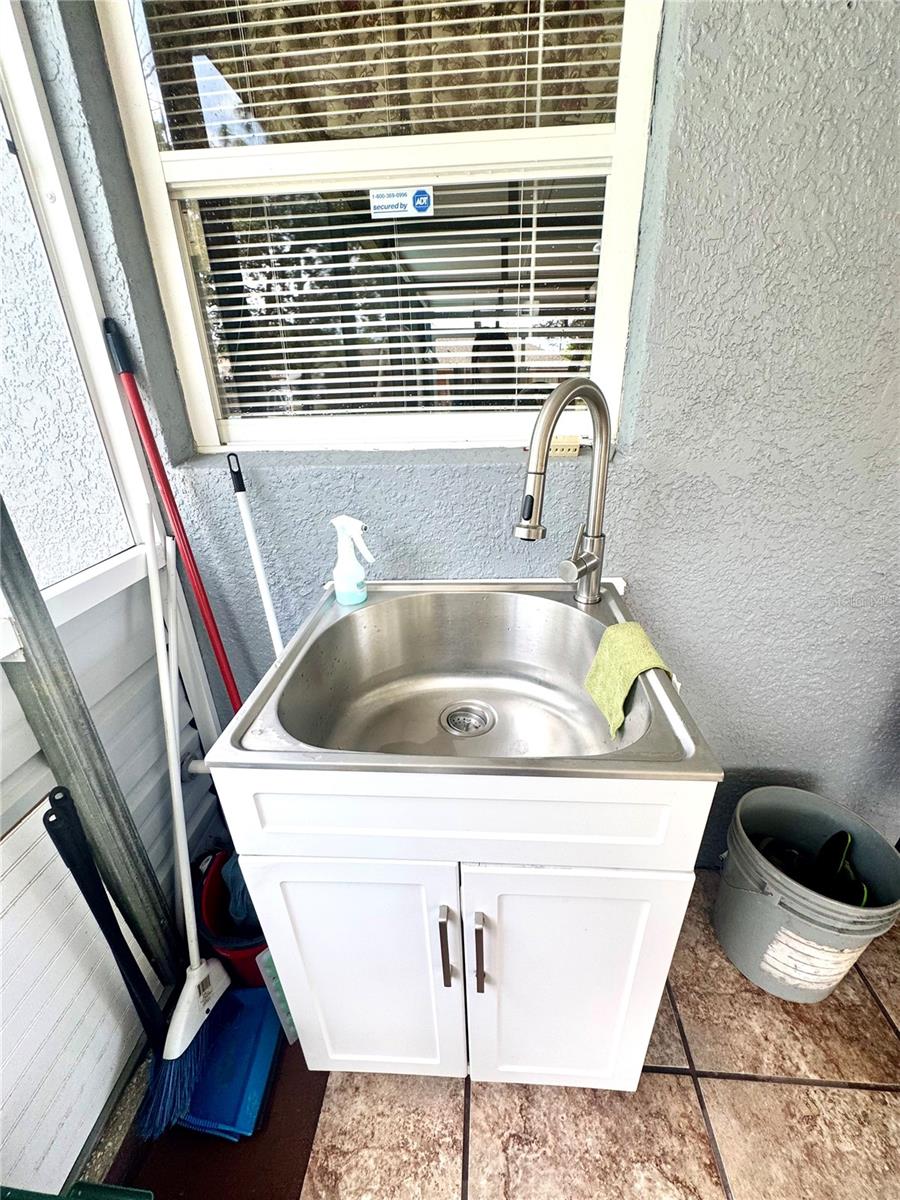 Listing photo id 44 for 3181 Deltona Boulevard