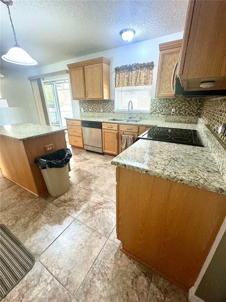 Listing photo id 5 for 3181 Deltona Boulevard