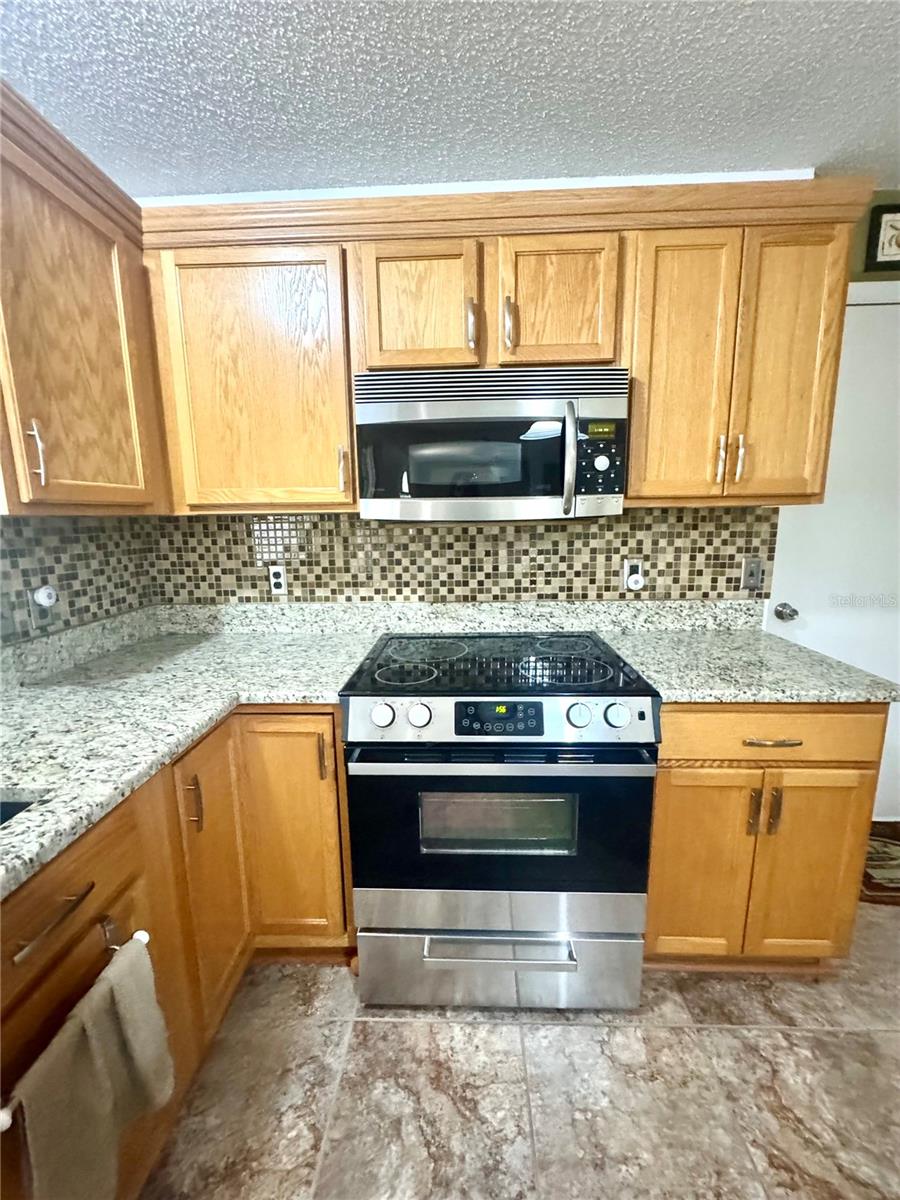 Listing photo id 6 for 3181 Deltona Boulevard