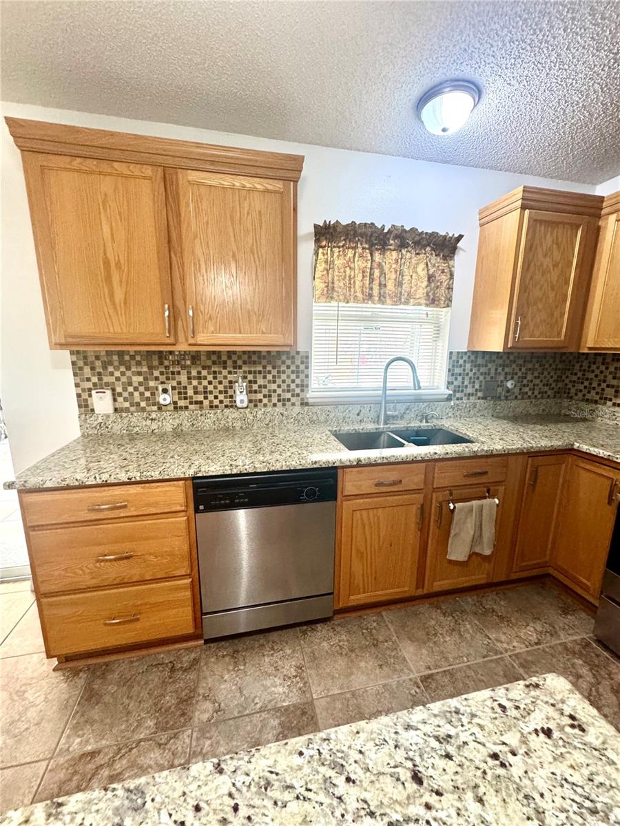 Listing photo id 7 for 3181 Deltona Boulevard