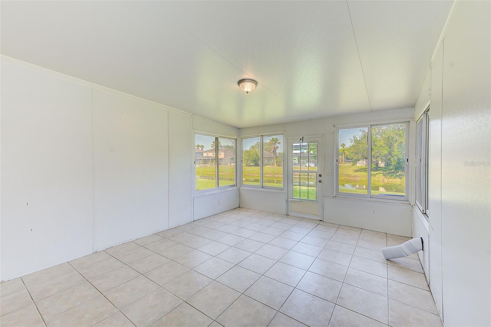 Image 14 of 38 For 727 Kensington Lake Circle
