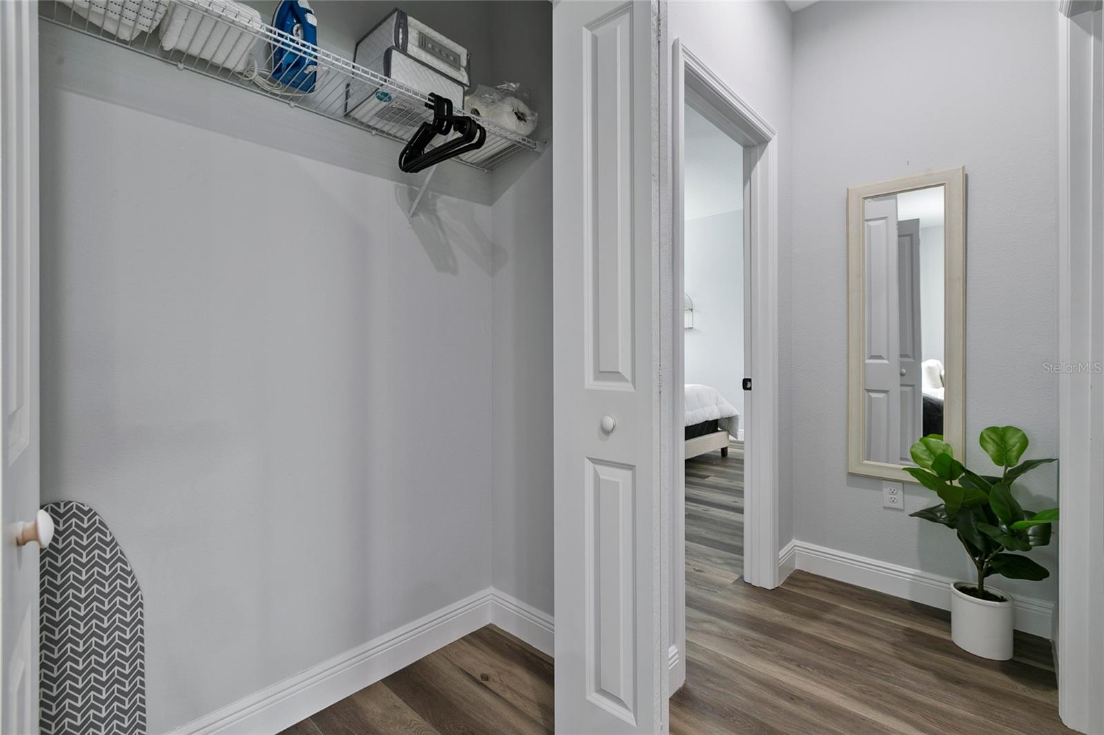 Image 17 of 32 For 12167 Florence Avenue