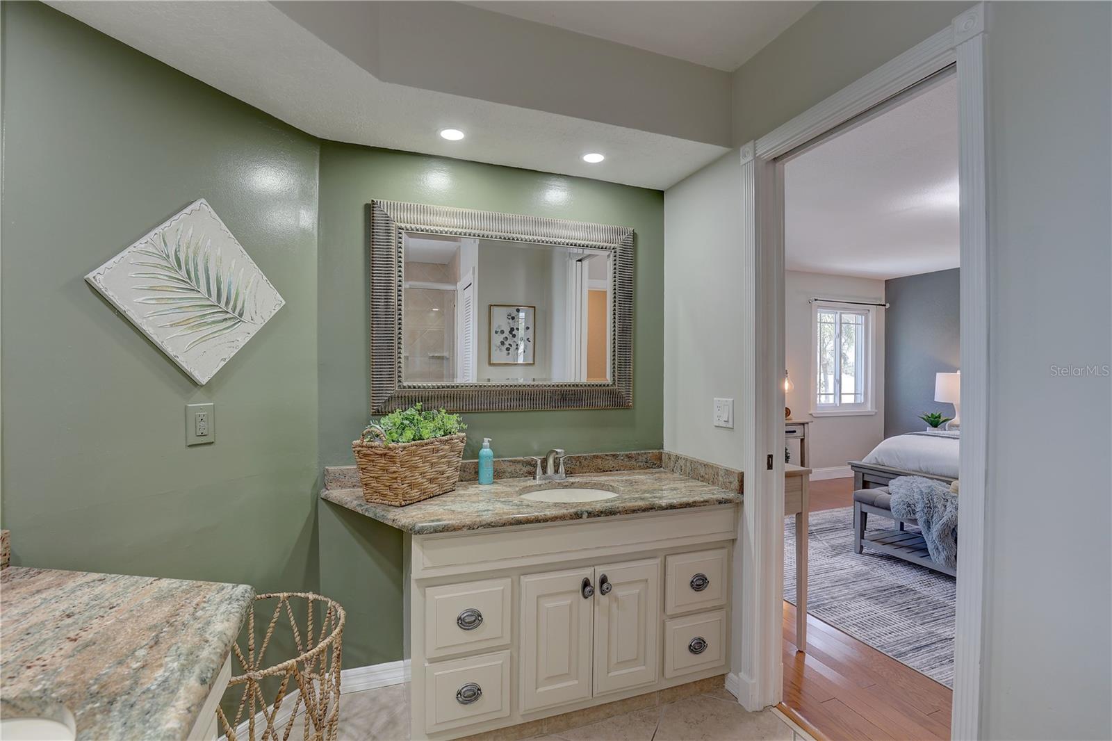 Image 27 of 56 For 7600 Drew Oak Drive