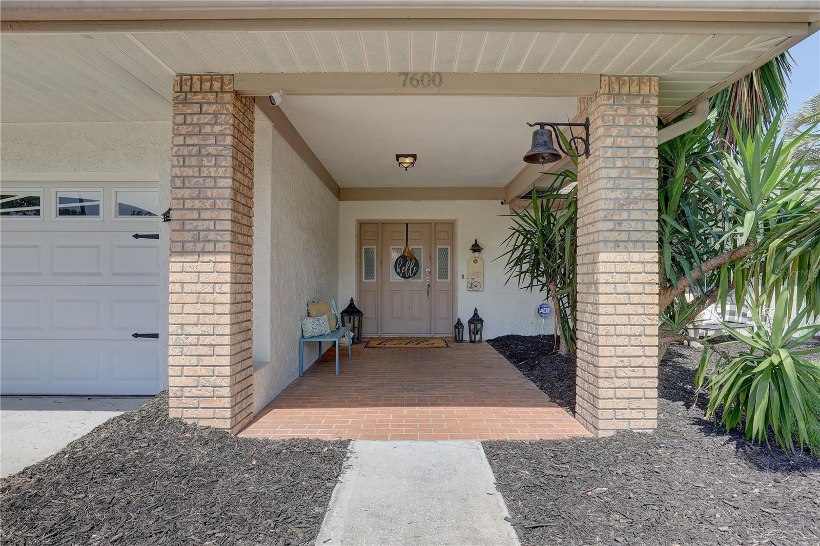 Image 4 of 56 For 7600 Drew Oak Drive