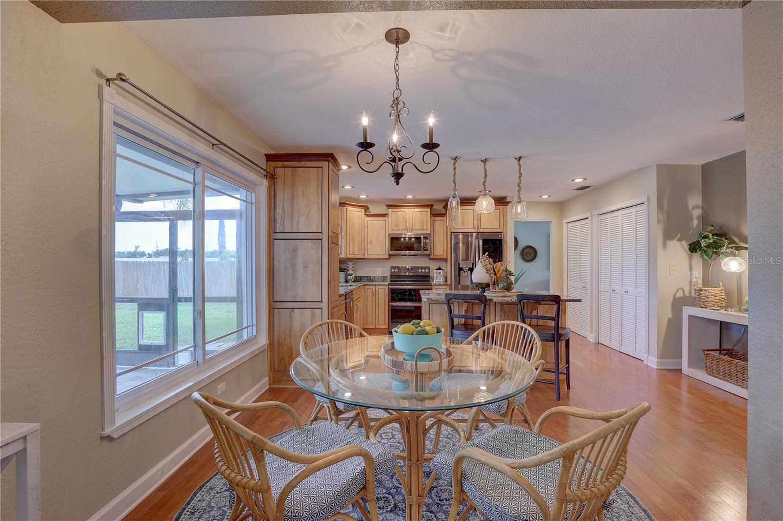 Image 9 of 56 For 7600 Drew Oak Drive