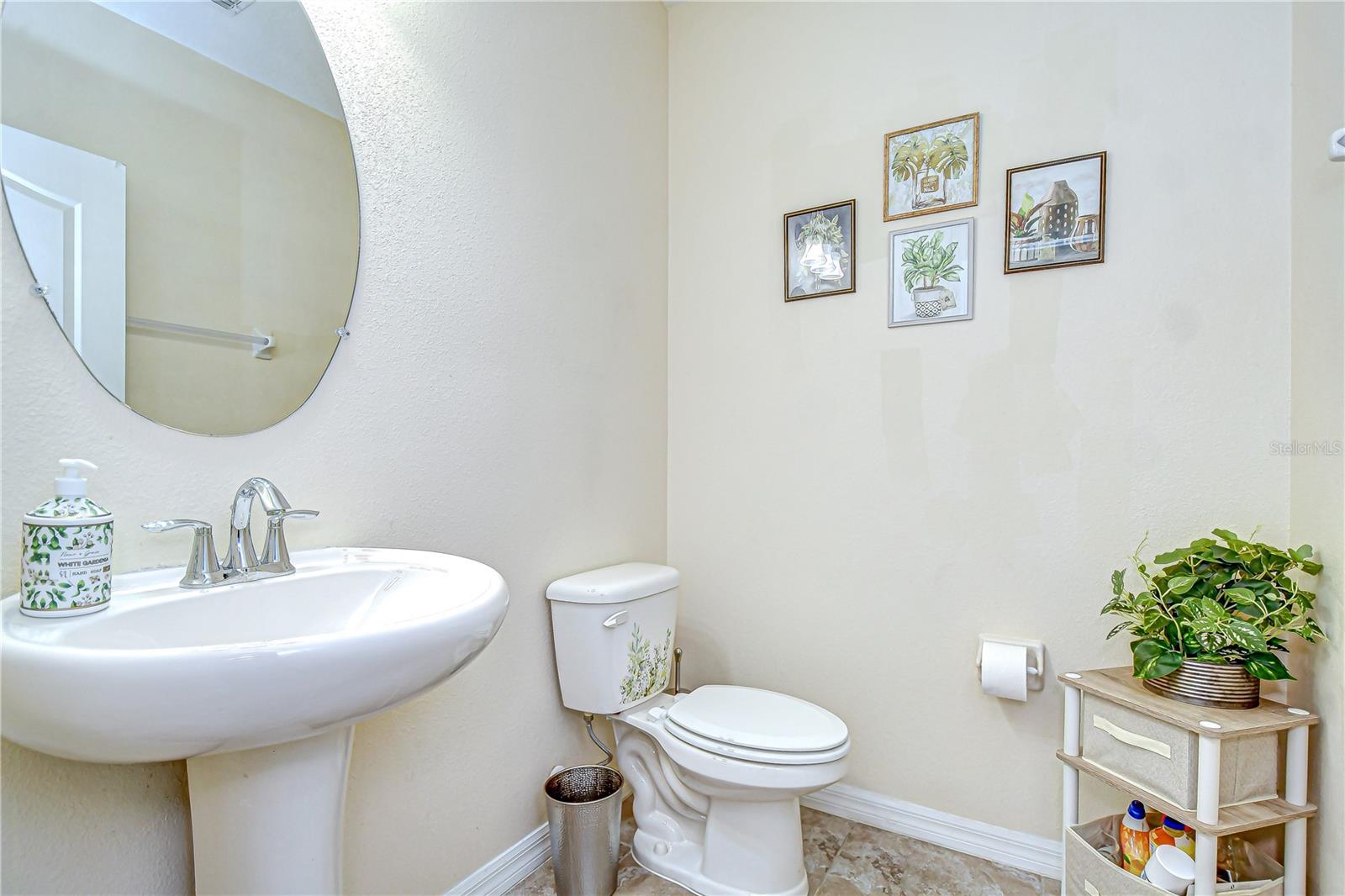 Listing photo id 10 for 2723 Garden Falls Drive