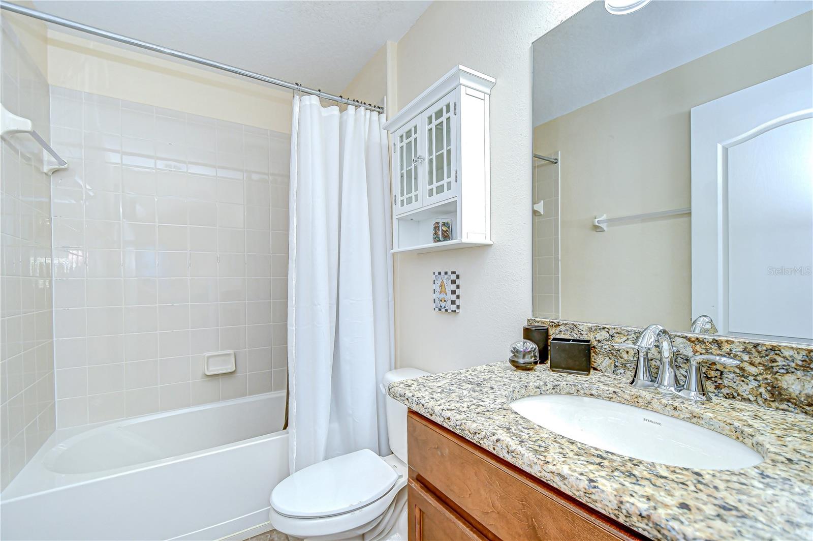 Listing photo id 14 for 2723 Garden Falls Drive