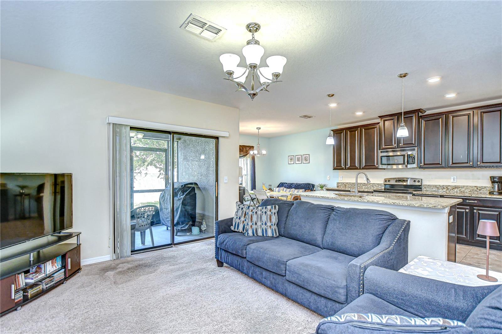 Listing photo id 18 for 2723 Garden Falls Drive